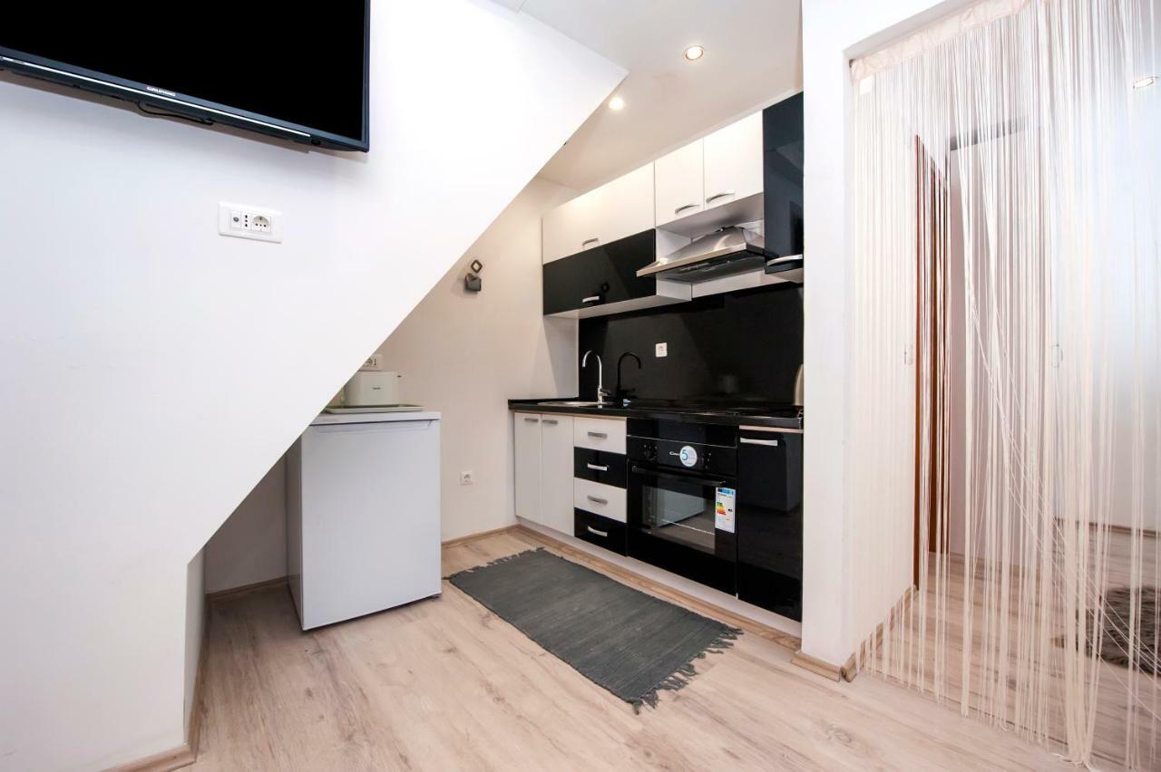 Studio Apartment Magic 로비니 외부 사진